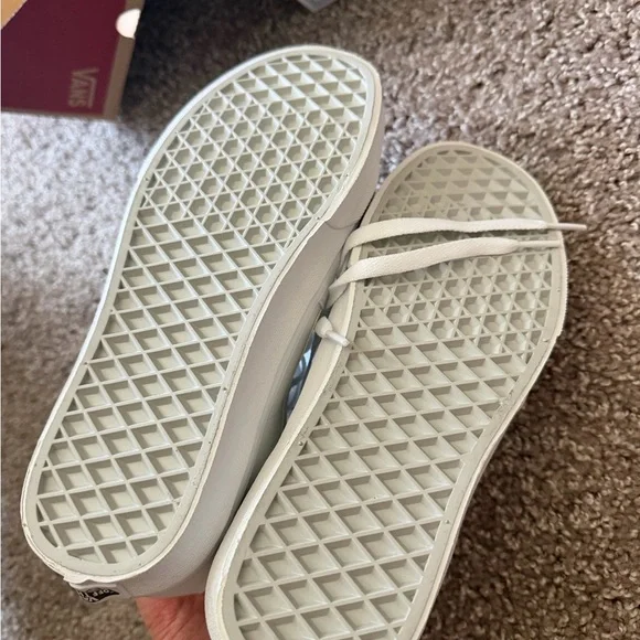 Vans True White High Top Sneakers with Box - Picture 5 of 5